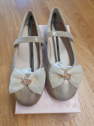 Dievčenské topánky, 32