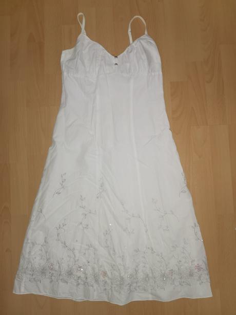 Biele lahke bavlnene zdobene saty, s