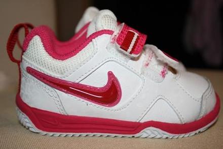 Raz obute tenisky, nike,21