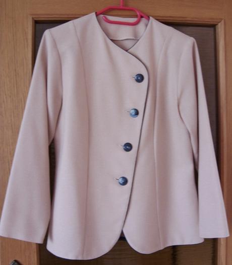 Sukňový kostým marhuľkový, 40