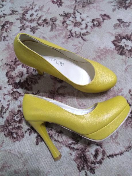 Žlte trblietave lodičky 36, 36