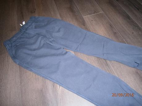 Hrubé tmavomodré tepláky, c&a,158