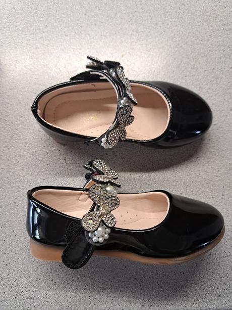 Dievčenské lakovky, 26