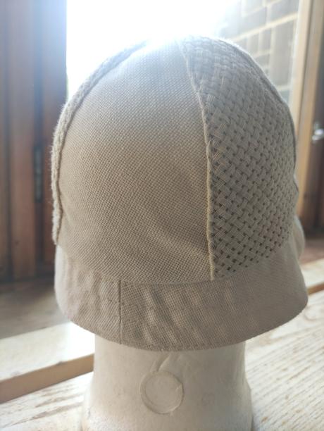 Zaujímavý letný klobúčik, s