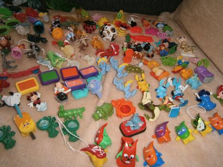 Kinder hračky(cena za ks), 