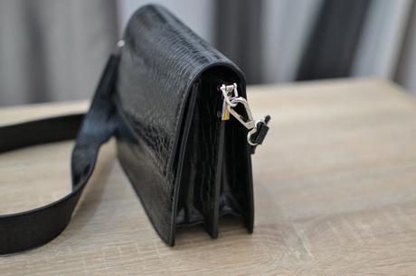 Lesklá čierna kabelka, 