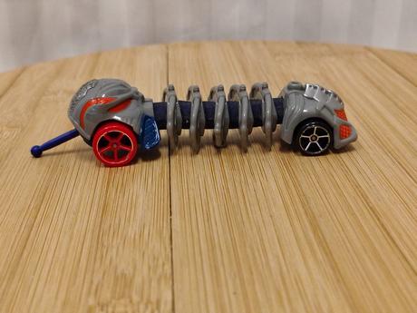 Zberateľský retro kĺbový model hot wheels mutant m,