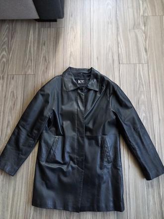 Čierny kožený kabát, 48