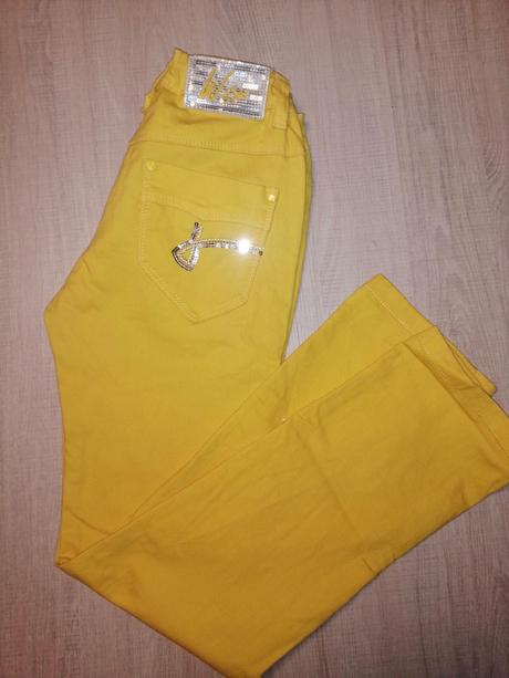 Jasné žlté nohavice, 152