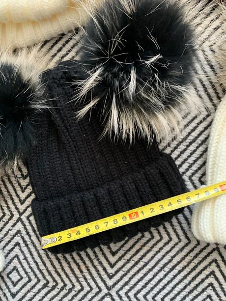 Ciapky pletene s brmbolcami, 92