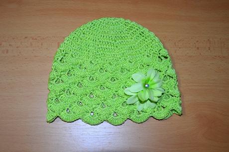 Háčkovaná čiapočka s kvetom, <50 - 158