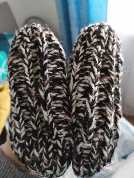 Strikovane papucky, 26