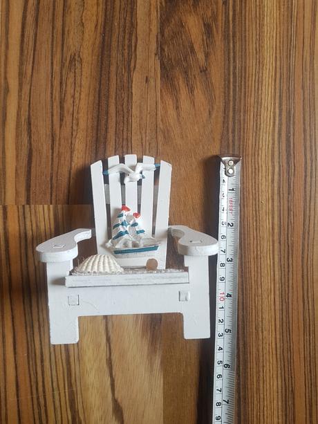 Drevena stolicka a truhlica, 