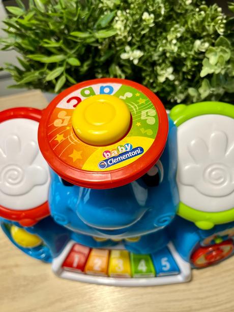 Interaltivny slon baby clementoni, 