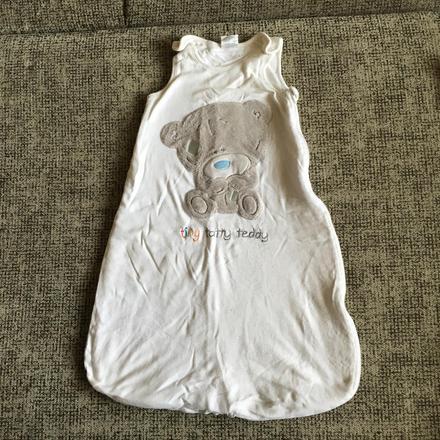 Spaci vak s mackom, tiny ted