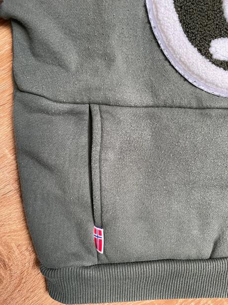 2x mikjna s tričkom, trollkids,110