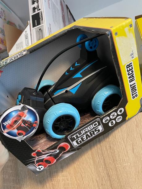 Auto na dialkove ovladanie.,