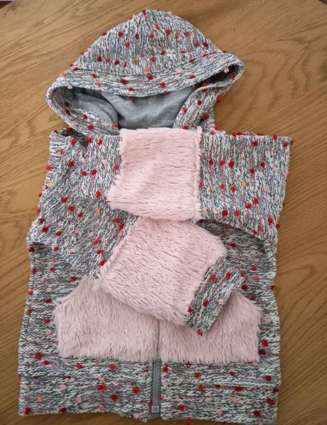 Rozkošný dievčenský svetrík, 86