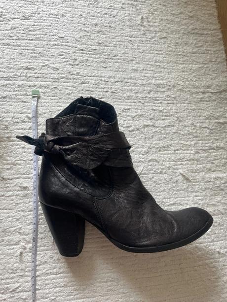 Kotnikove kožené topánky, 36