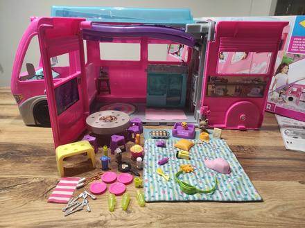 Barbie karavan,