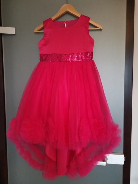 Nenosené šaty, 140