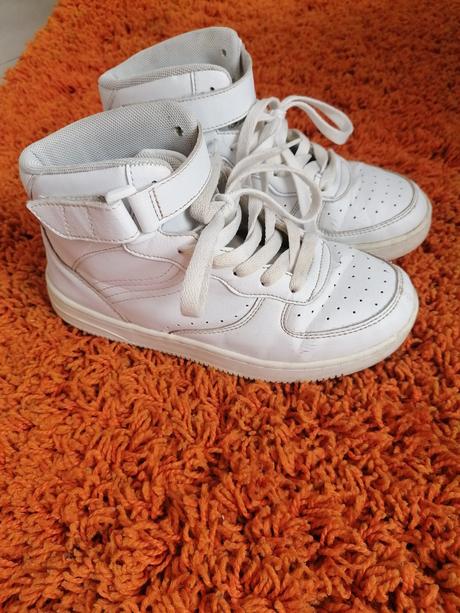 Botasky, deichmann,35