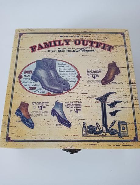 Dekorácia - drevená škatuľa so zámkom, 