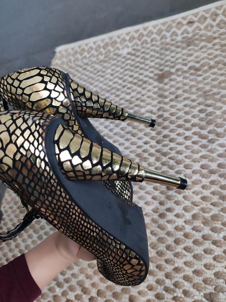 Extravagantné lodičky, 39