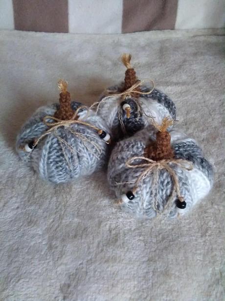 Hackovane tekvicky plnene levandulou, 