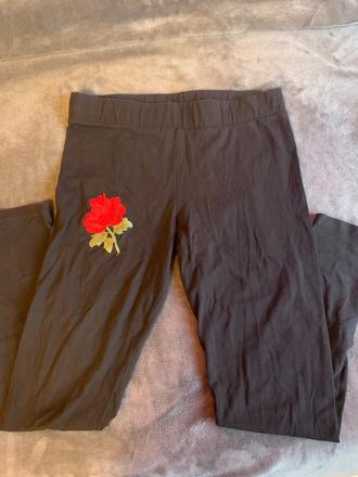 Čierne legíny s ružou, m