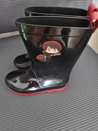 Gumáky do dažďa, 27