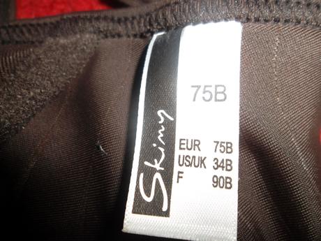 Nenosený plavkový vrch značky skiny, s