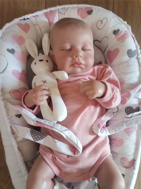 Realistická bábika,