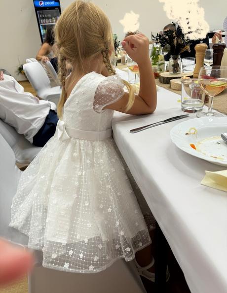 Dievčenské šaty, 110