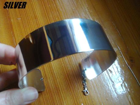 Strieborny choker,