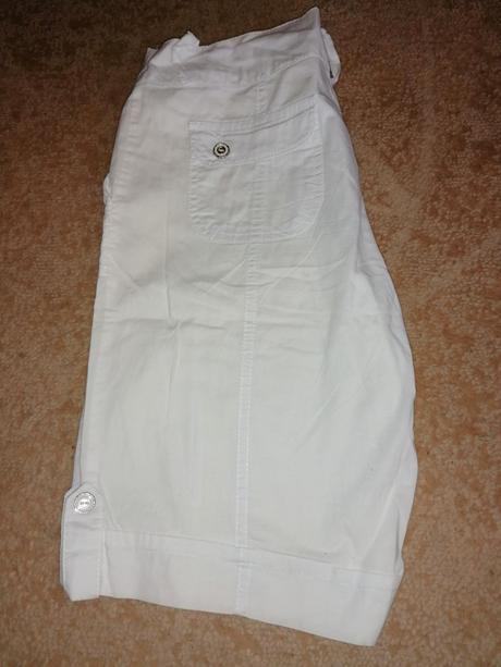 Biele krátke nohavice, 40