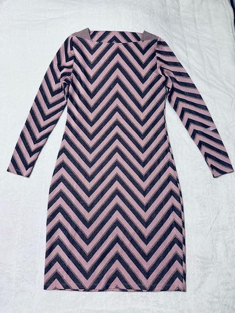 Ružové šaty so zlatou niťou zn. magenta, l / m