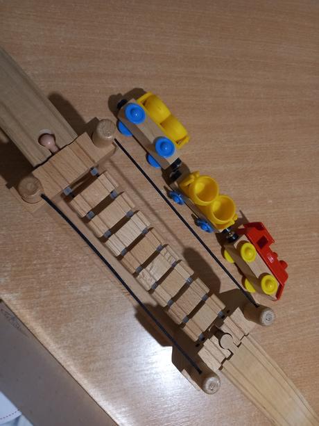 Carousel drevený most s vlakom,