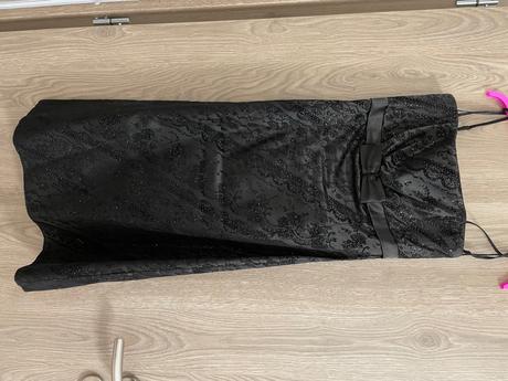 Spoločenské šaty, l