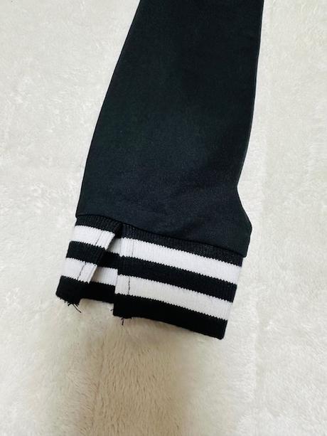 Krásne tenké šaty s rozparkom zn. magenta s2, m