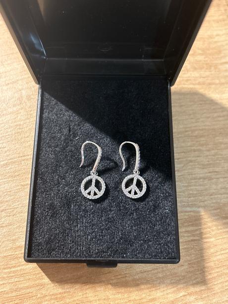 Strieborné náušnice so zirkónmi dilema, 