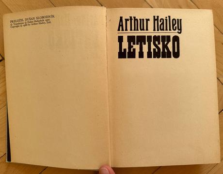 Kniha arthur hailey letisko za 1.5eur,