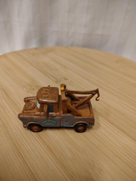 Figúrka burák (tow mater), disney pixar, 6 cm,