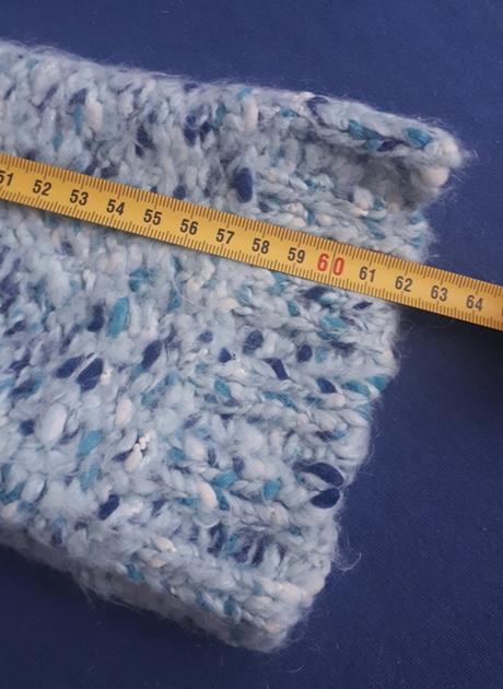 Hrubší modrý melírovaný svetrik, marks & spencer,152