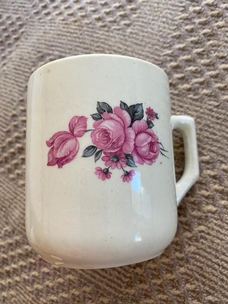 Stará krásna retro zberateľská šálka hrnček pohár,