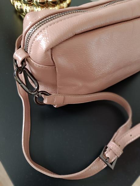 Menšia kabelka, reserved