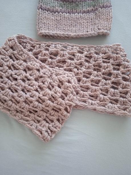 Zimný set - čiapka + nákrčník., 98