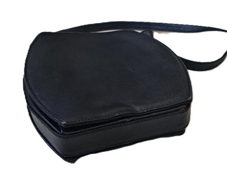 Dámska kožená crossbody kabelka zn. aigner,