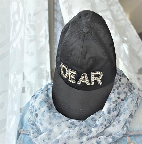 Saténová čierna šiltovka,