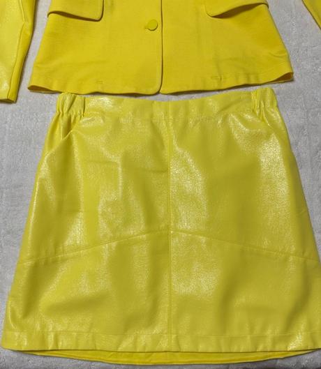 Nádherný kombinovaný žltý sukňový kostým magenta, l / m